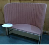 Single booth with table 